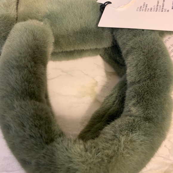 Green Faux Fur Handbag - Picture 5 of 5